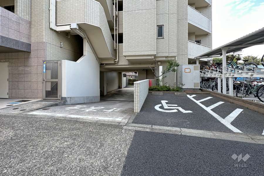 駐車場の出入り口