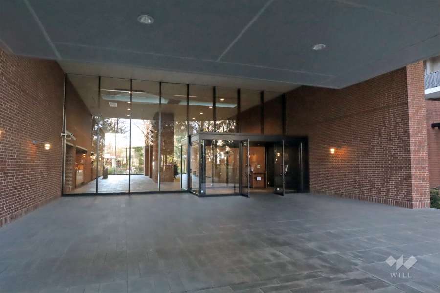 エントランスはオートロック付きです。