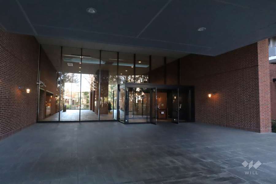 東側のエントランス