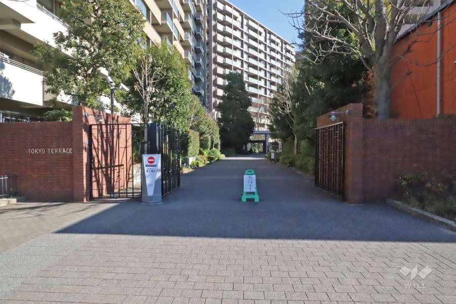 東側の敷地入り口