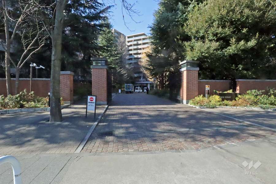 西側の敷地入り口