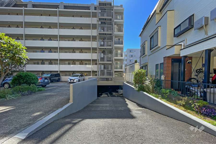 駐車場の出入り口