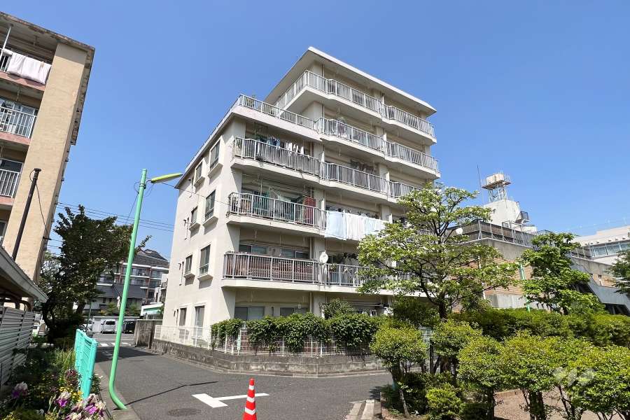 千歳船橋ヒミコマンションの外観(南西側から)