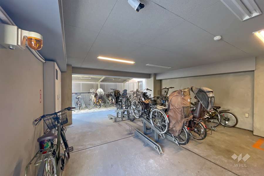 屋内に設けられた駐輪場