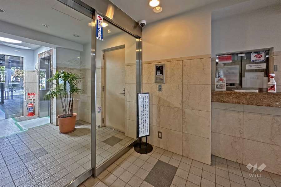 エントランスはオートロック付きです。