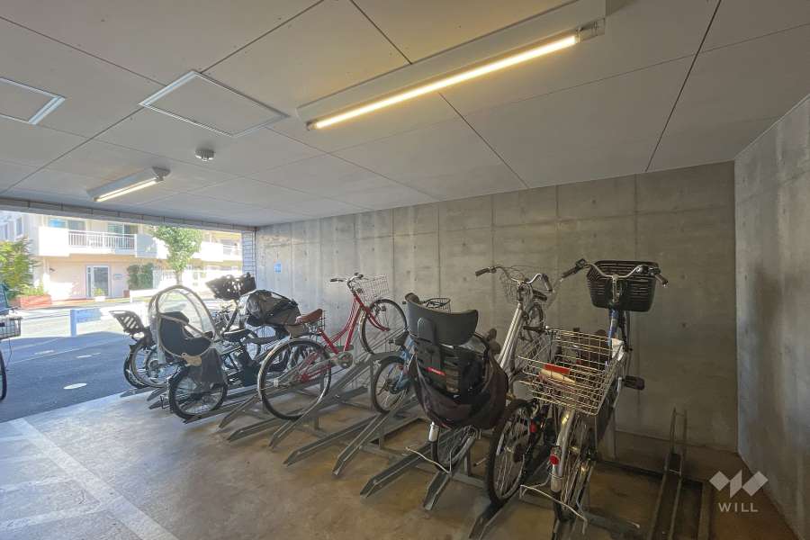 屋内に設けられた駐輪場