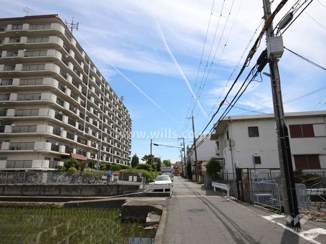 敷地南側の前面道路