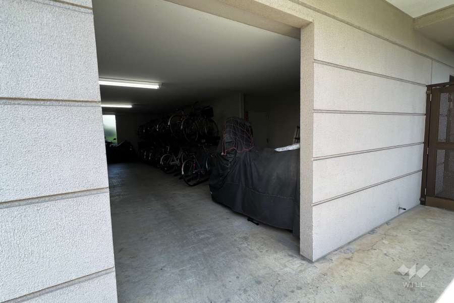 バイク置場と駐輪場