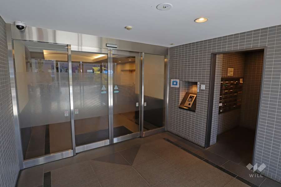 エントランスはオートロック付きです。