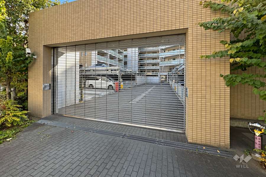 駐車場の出入り口（リングシャッター付き）
