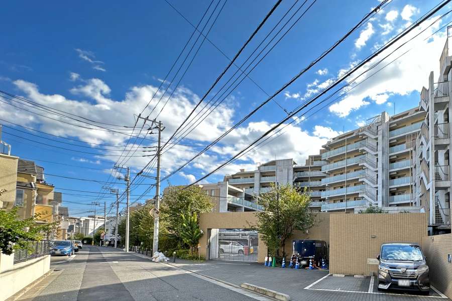 敷地北側の前面道路