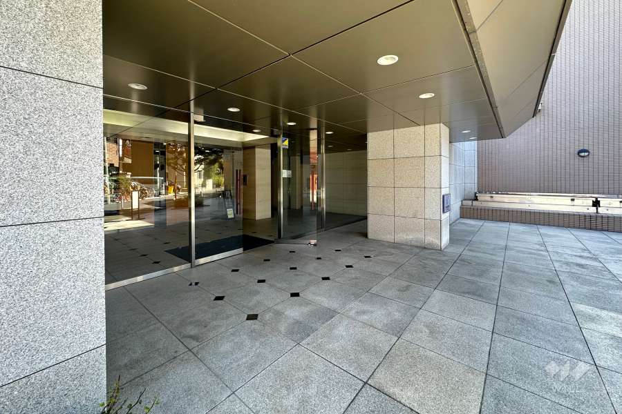 北側エントランス