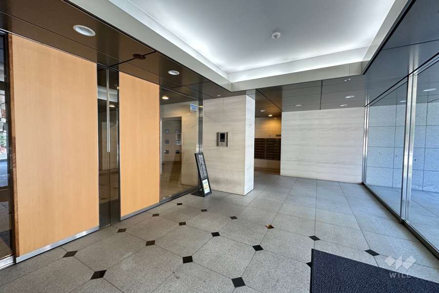 エントランスはオートロック付きです。