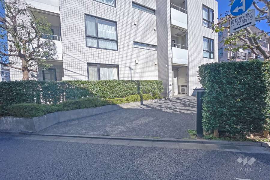 駐車場の出入り口