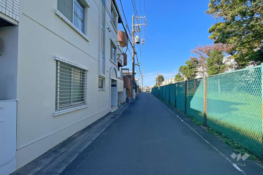 敷地北側の前面道路