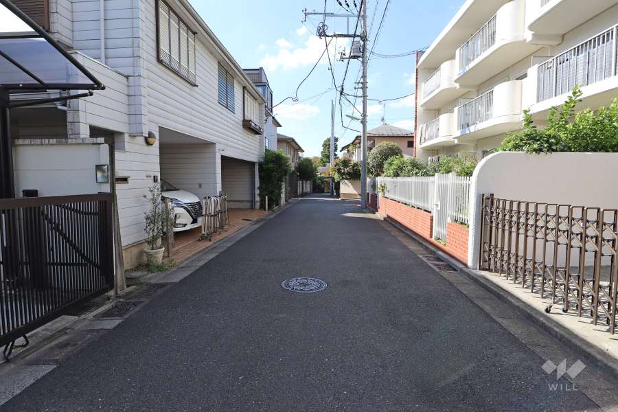 敷地南側の前面道路