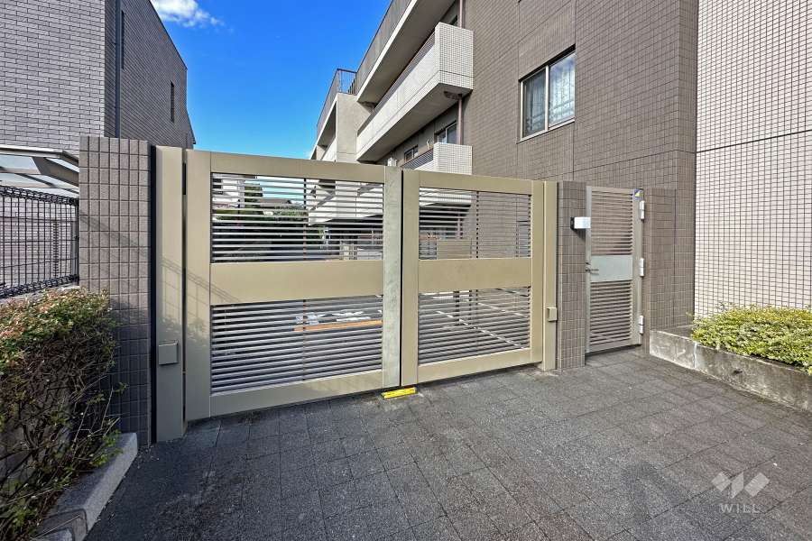 駐車場出入口（ゲート付き）