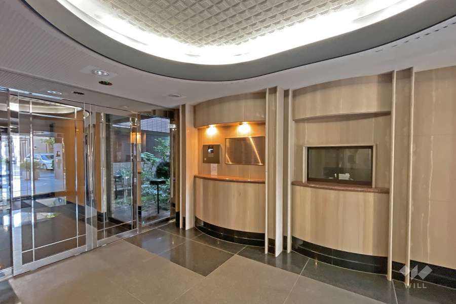 エントランスはオートロック付きです。