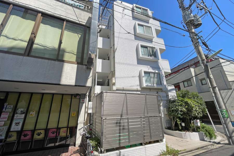 クリスタル三軒茶屋パート１の外観（西側から）