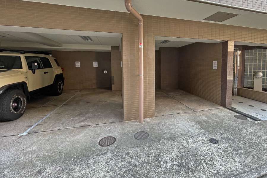 敷地内駐車場（屋内平面式）
