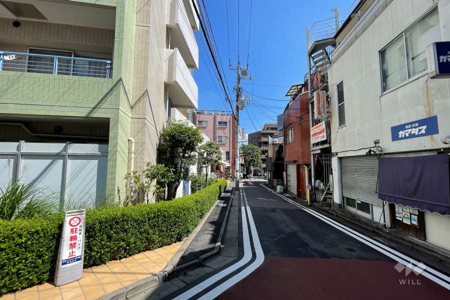 敷地東側の前面道路