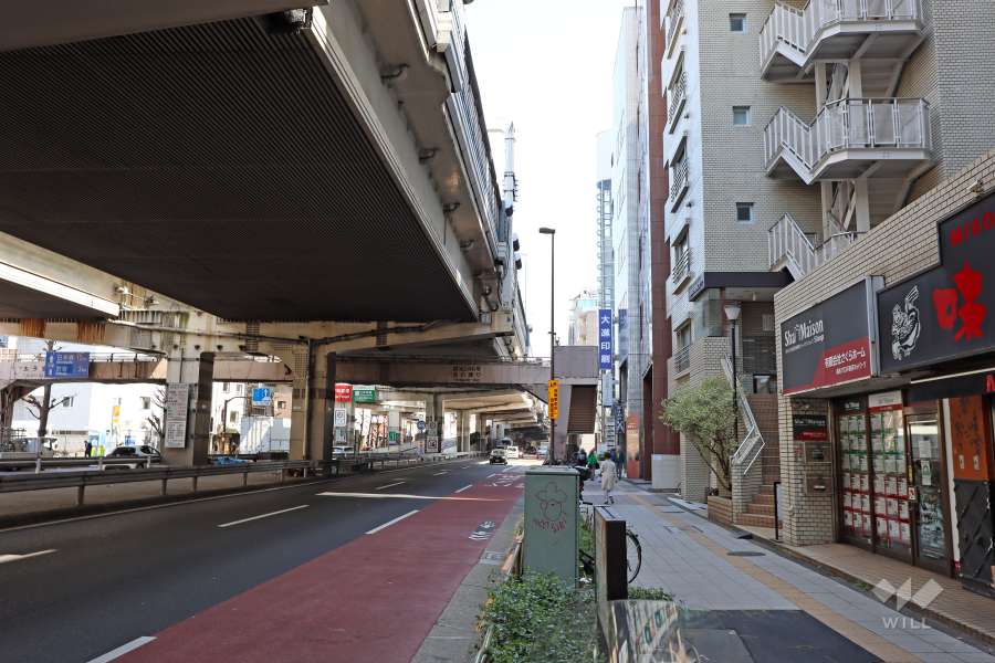 敷地北側の前面道路