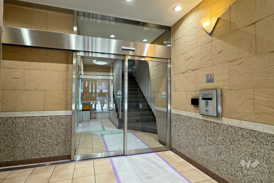 エントランスはオートロック付きです。