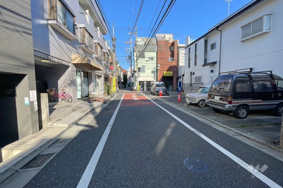 敷地東側の前面道路