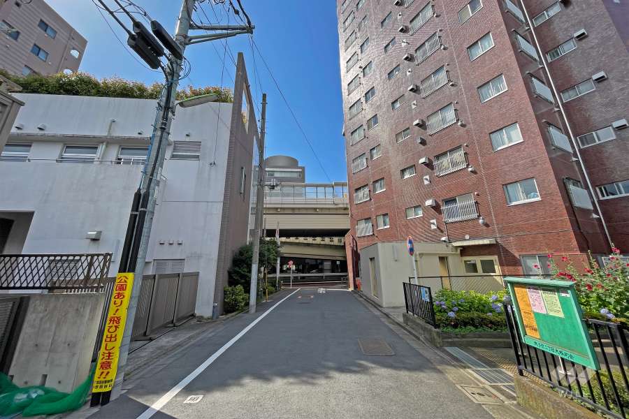 敷地の西側道路