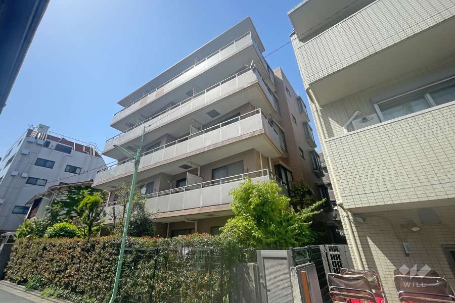 東急ドエルアルス三軒茶屋弐番館の外観（南東側から）