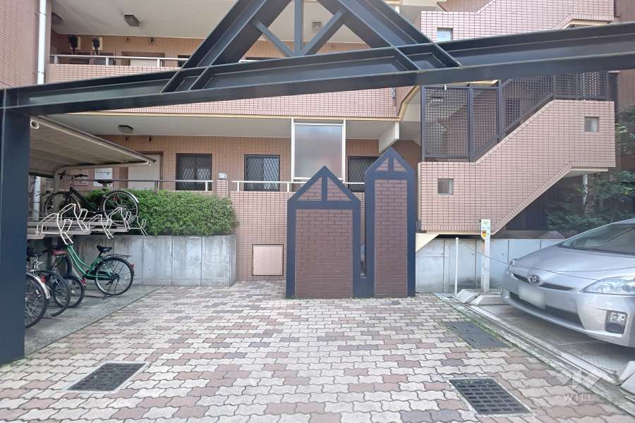 敷地内駐車場（屋外機械式）と駐輪場