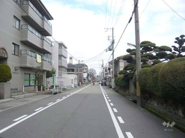 周辺は区画の整った住宅地です