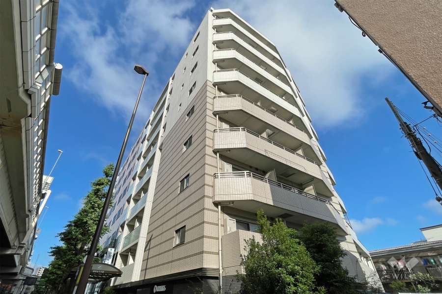 フェニシア三軒茶屋の外観（東側から）