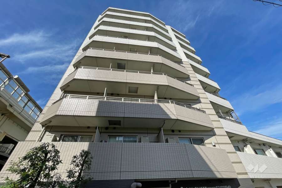 フェニシア三軒茶屋の外観（北東側から）