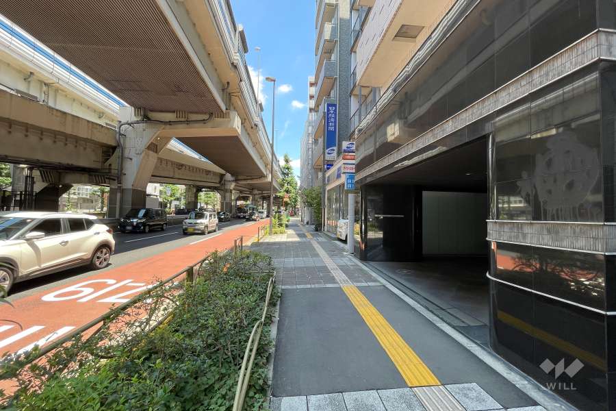 敷地北西側の前面道路