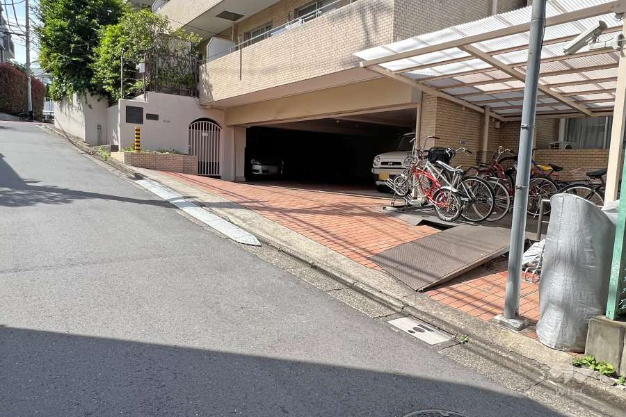 駐車場の出入り口