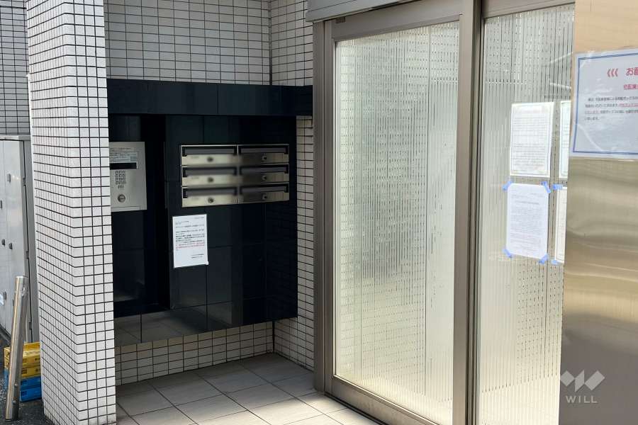 エントランスはオートロック付きです。