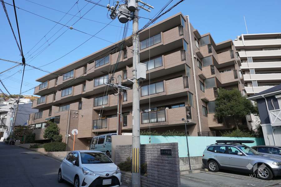 グランドムール甲陽園の外観（南側から）