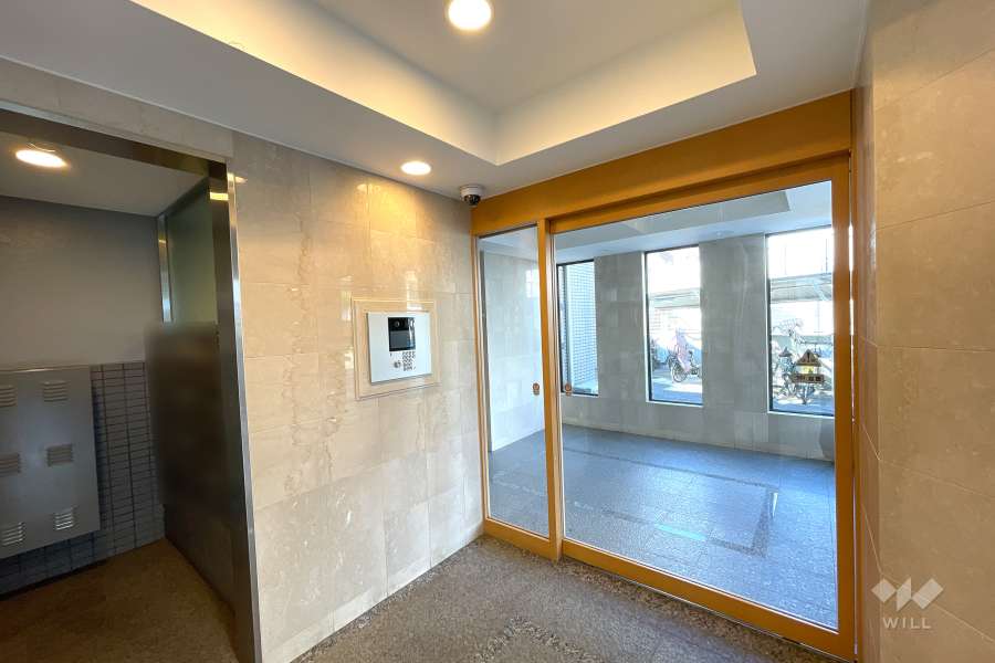 エントランスはオートロック付きです。