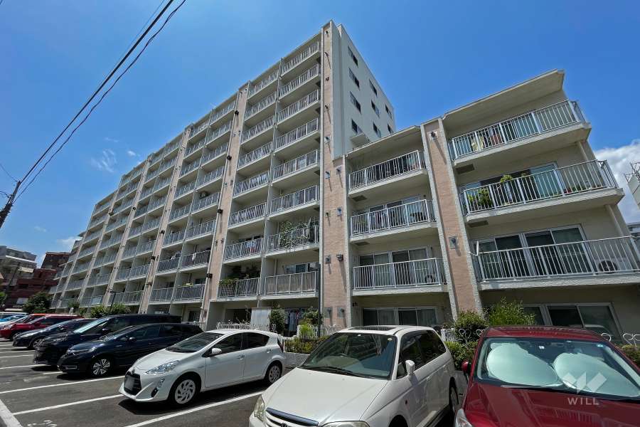 ファミール三軒茶屋の外観（南東側から）