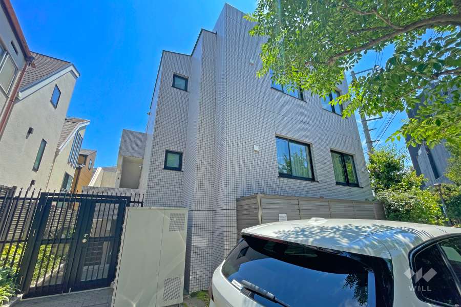 ピアース三軒茶屋レジデンスの外観（北東側から）