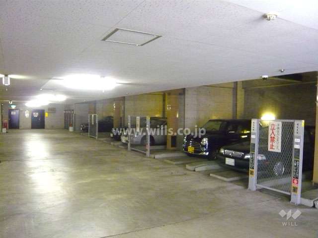 敷地内駐車場（屋内機械式）