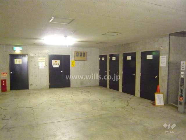 トランクルームと来客用駐車スペース