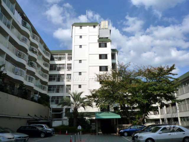 コボリマンション夙川老松台Ｃ棟の外観（南側から）