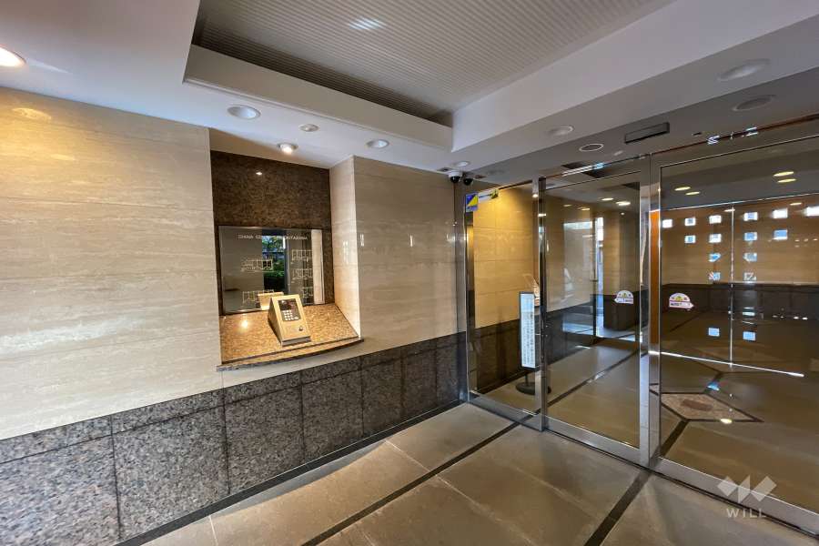 エントランスはオートロック付きです。