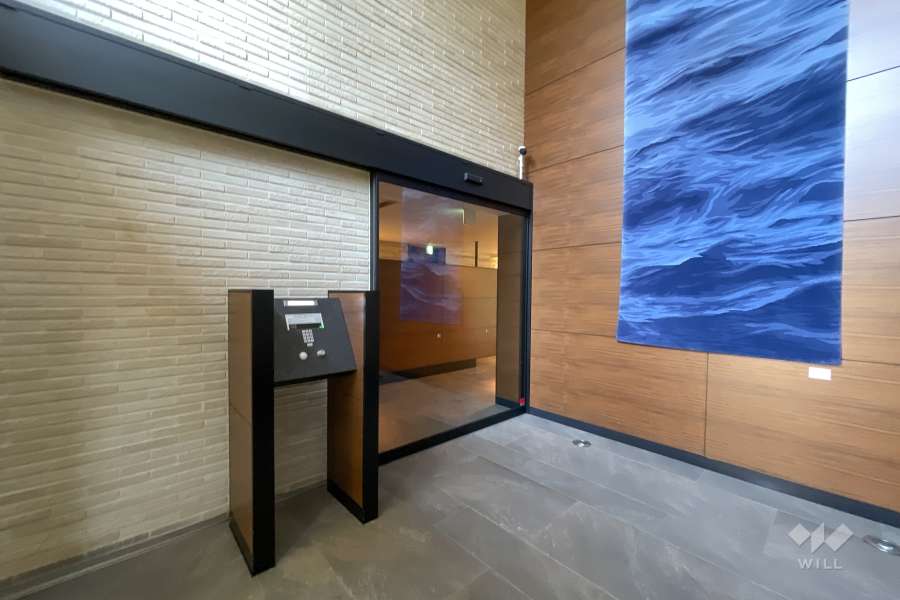 エントランスはオートロック付きです。