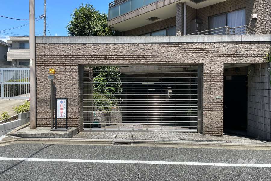 駐車場の出入り口（リングシャッター付き）