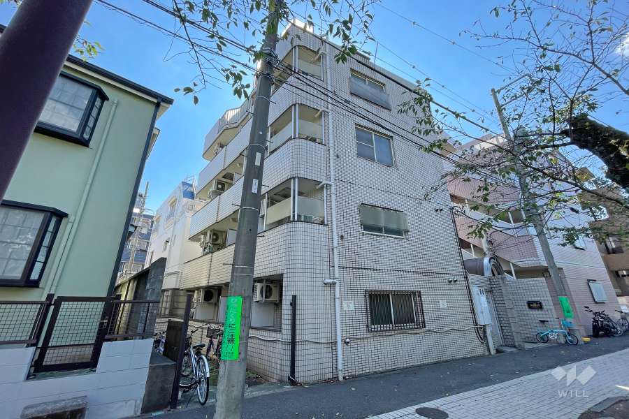 スカイコート下北沢の外観（北東側から）