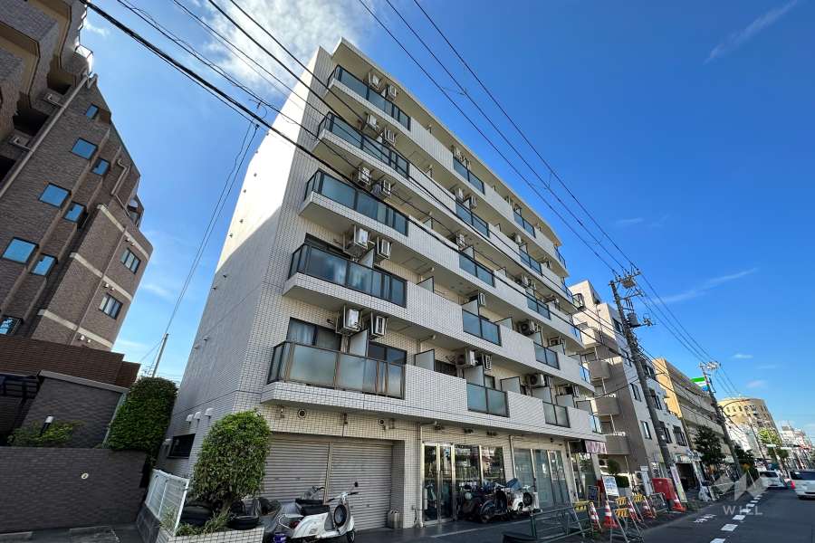 フロント新代田の外観（南東側から）