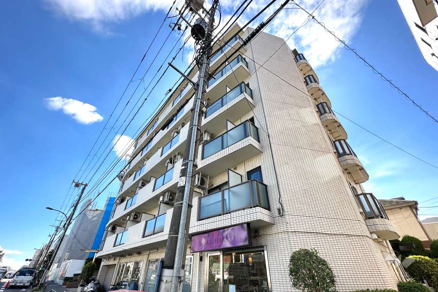 フロント新代田の外観（北東側から）